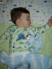 Un doux bébé dans un nouveau pyjamas féroce / Sweet baby in ferocious new pyjamas