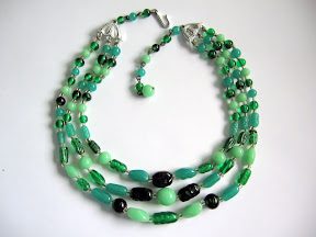 Vintage Japanese 1950s Green Glass Bead Necklace