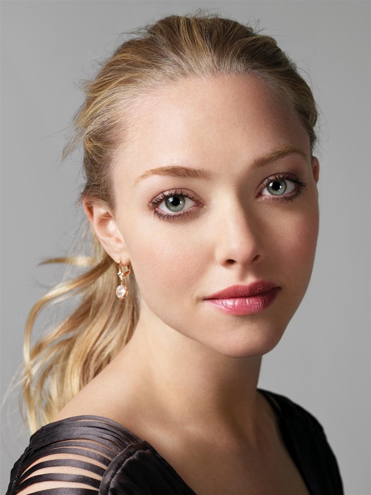 [AmandaSeyfried_StewartShining_03[9].jpg]