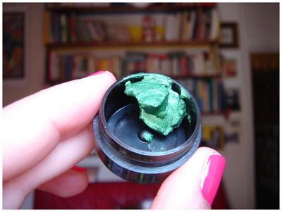 MUFE Aqua Cream: 22 emerald green MUFE Aqua Cream: 22 emerald green