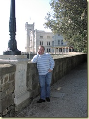 Renato con sfondo castello Renato con sfondo castello