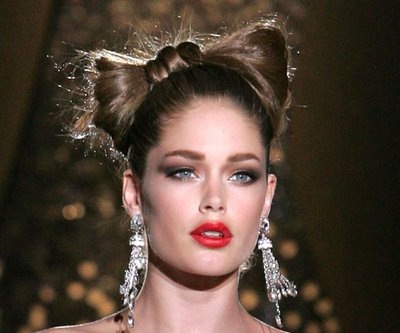 [bow-valentino-couture-fall-2005[2].jpg]