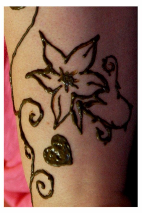 [3-12-11 henna tattoo baby party35[1].jpg]