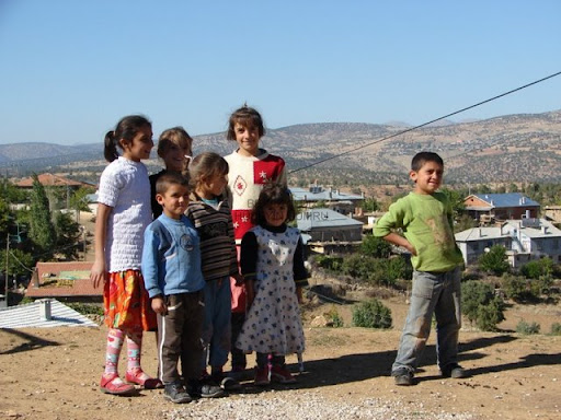 Kütük Ailesi Adlı Fotoğrafı Tam Boy Görmek İçin Tıklayınız
