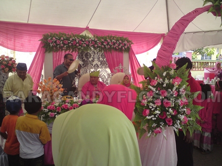 Wedding Abang Sahrin and his wife.