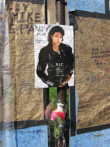 Writing Thank You Note for Michael Jackson at Apollo Theater