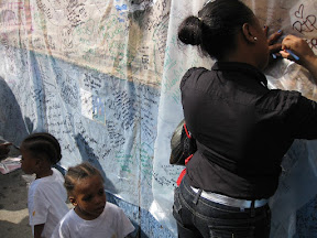 Writing Thank You Note for Michael Jackson at Apollo Theater Writing Thank You Note for Michael Jackson at Apollo Theater