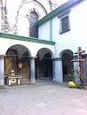 Подвір'я Успенської Церкви