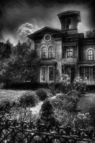 [307223-9-haunted-house[4].jpg]