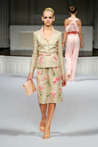 [popup-desfile-odelarenta-nyspring2011rtw-103[6].jpg]