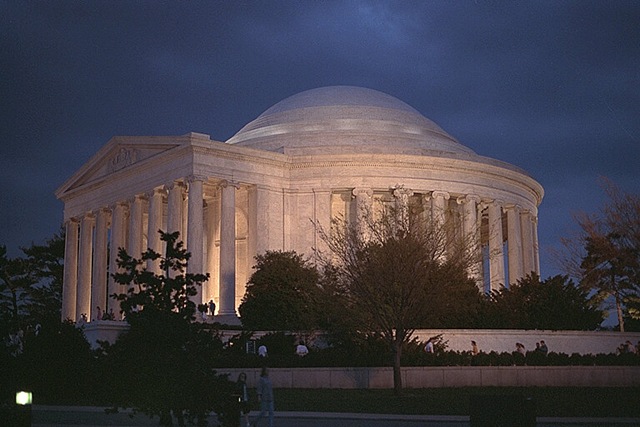 [Jefferson_Memorial_at_dusk[4].jpg]