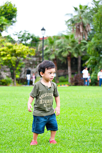 IMAGE: http://lh5.ggpht.com/__0prHnAfUfg/TGqyTE5WHPI/AAAAAAAAAZc/wRxYHSZ_uOw/s512/warehouseID-4722.jpg