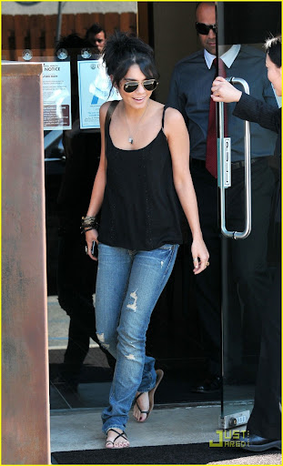 vanessa-hudgens-kiwami-sushi-01.jpg