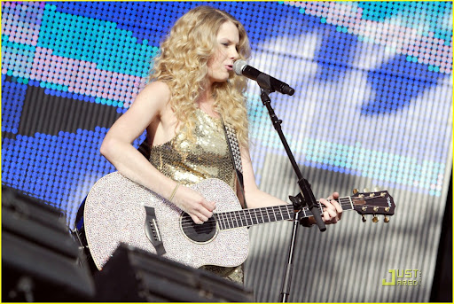 taylor-swift-sound-relief-04.jpg