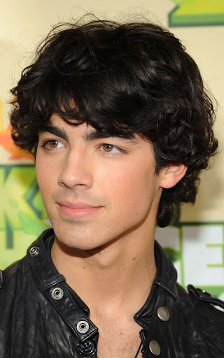 LOS ANGELES, CA - MARCH 28:  Musician Joe Jonas of Jonas Brothers arrives at Nickelodeon's 2009 Kids' Choice Awards at UCLA's Pauley Pavilion on March 28, 2009 in Westwood, California.  (Photo by Kevin Mazur/WireImage)