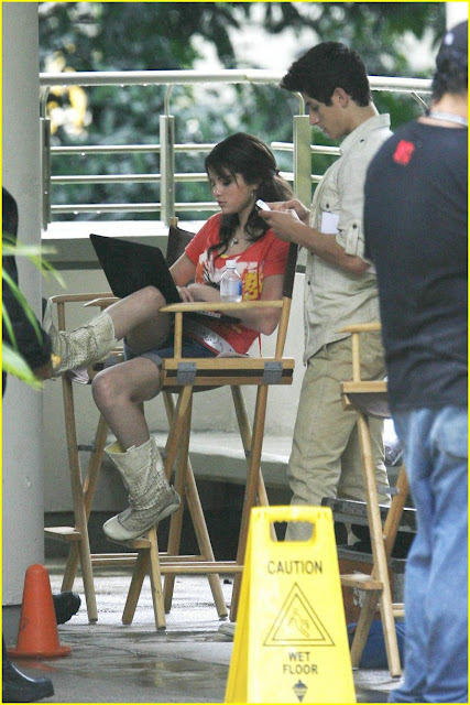 selena-gomez-david-henrie-wizards-set-08.jpg