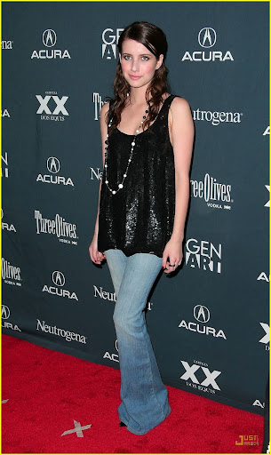 emma-roberts-lymelife-ny-premiere-01.jpg