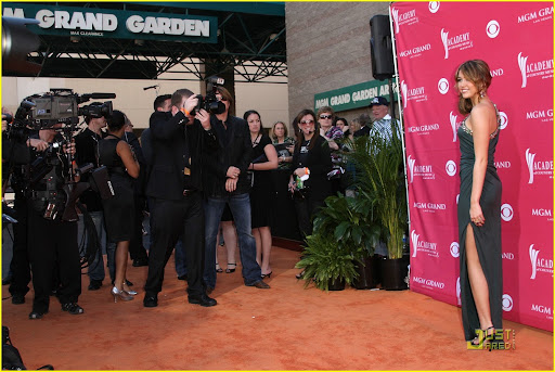 miley-cyrus-acm-awards-08.jpg