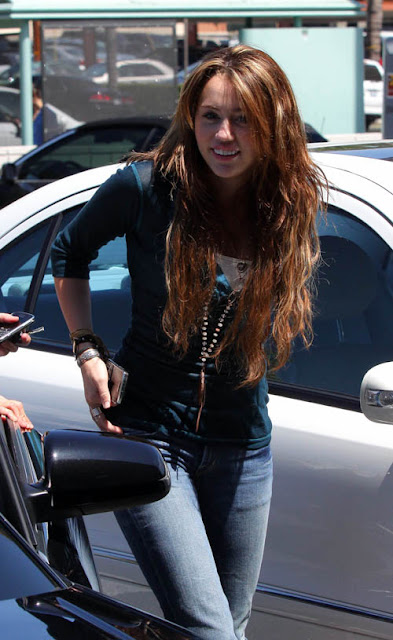miley-cyrus-berry-4129-12.JPG