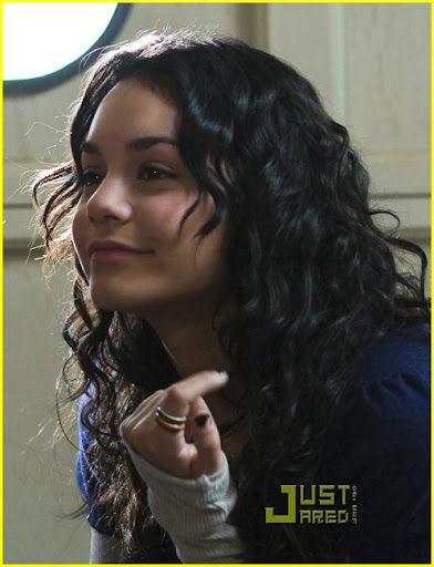 vanessa-hudgens-aly-michalka-bandslam-stills-01.jpg