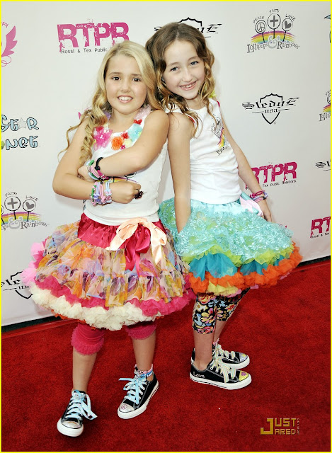 noah-cyrus-emily-grace-lollipops-01.jpg