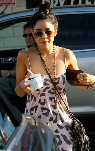 vanessa-hudgens-blockbuster-babe (9).JPG