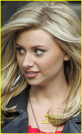 vanessa-hudgens-alyson-michalka-bandslam-02.jpg