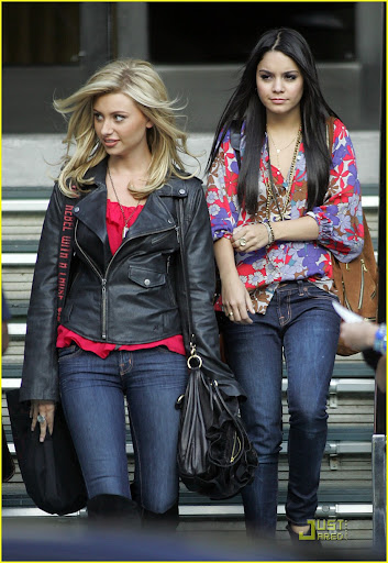 vanessa-hudgens-alyson-michalka-bandslam-04.jpg