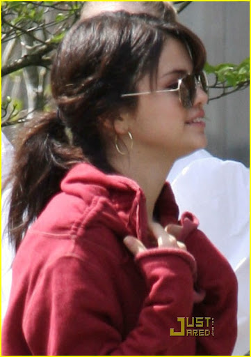 selena-gomez-capilano-cute-06.jpg