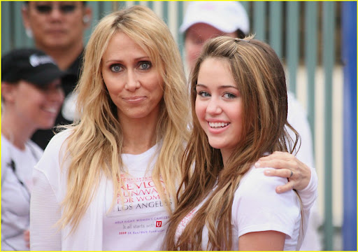 miley-cyrus-revlon-run-01.jpg