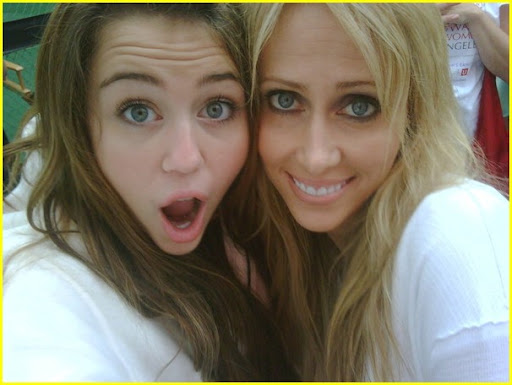 miley-cyrus-revlon-run-03.jpg
