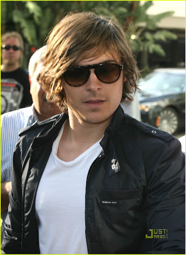 zac-efron-lakers-lover-02.jpg
