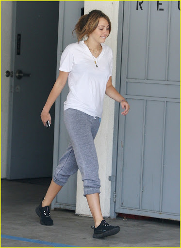 miley-cyrus-pilates-princess-03.jpg