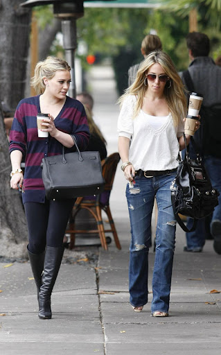 31543, LOS ANGELES, CALIFORNIA - Monday June 8th, 2009.  Hilary and Hayley Duff are seen joining each other for coffee at the Aroma Cafe. Hilary was seen putting change into her and older sister Hayley's parking meter.  Photograph: Nate Jones/PacificCoastNews.com ***FEE MUST BE AGREED PRIOR TO USAGE*** UK OFFICE: +44 131 557 7760/ 7761/ 7762 US OFFICE: + 1 310 261 9676