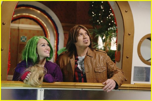 miley-cyrus-green-hair-05.jpg