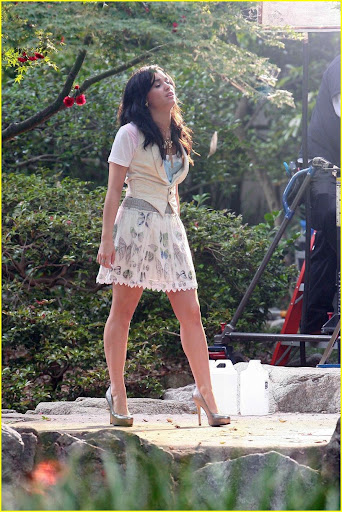 demi-lovato-again-video-shoot-01.jpg