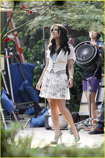 demi-lovato-again-video-shoot-13.jpg