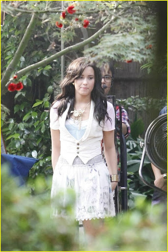 demi-lovato-again-video-shoot-17.jpg