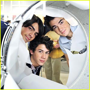 jonas-brothers-ding-do.jpg