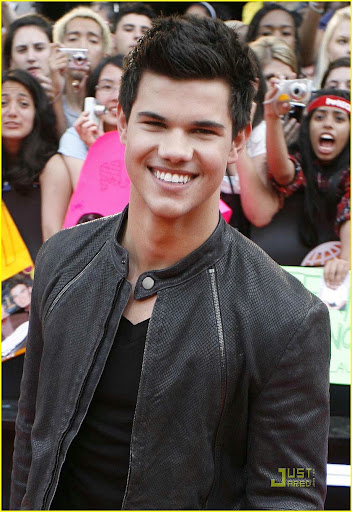 taylor-lautner-much-music-video-awards-02.jpg