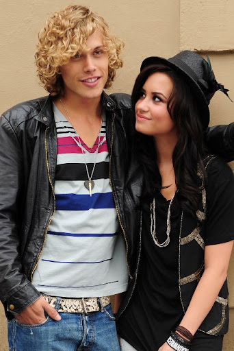 demi-lovato-cris-brown-here-we-go-again-picture.jpg