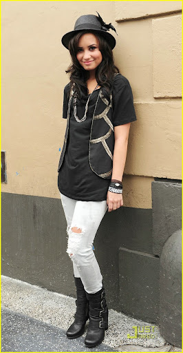 demi-lovato-here-again-vid-03.jpg