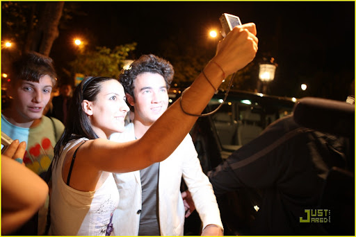 nick-jonas-hs-grad-05.jpg