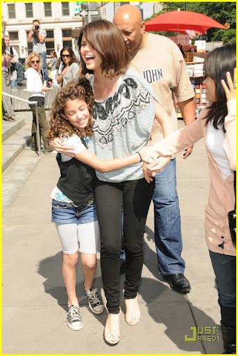 selena-gomez-cheesecake-crazy-01.jpg