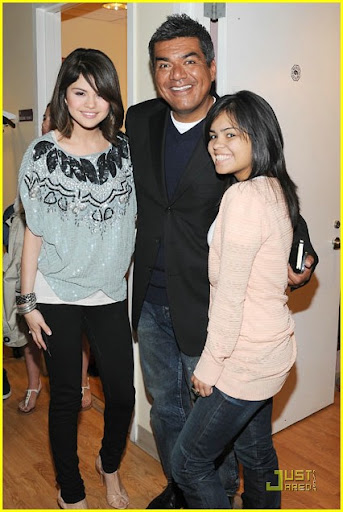 selena-gomez-cheesecake-crazy-04.jpg