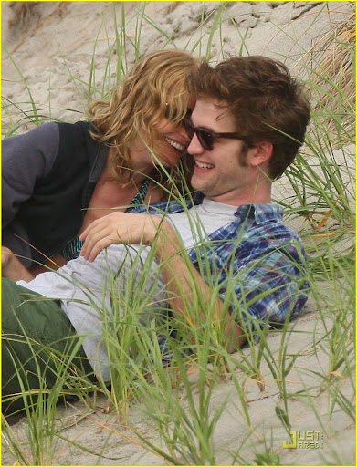 robert-pattinson-emilie-de-ravin-kissing-00.jpg