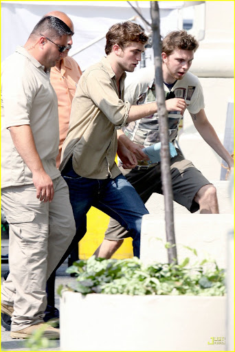 robert-pattinson-biking-boy-03.jpg