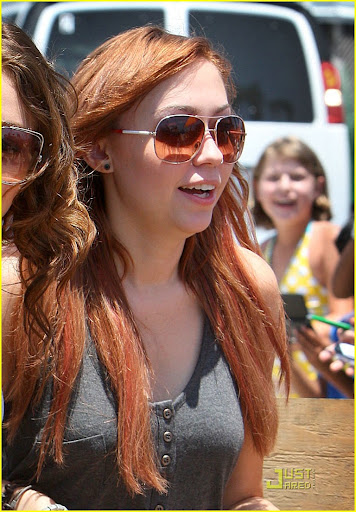 miley-cyrus-last-song-sing-07.jpg
