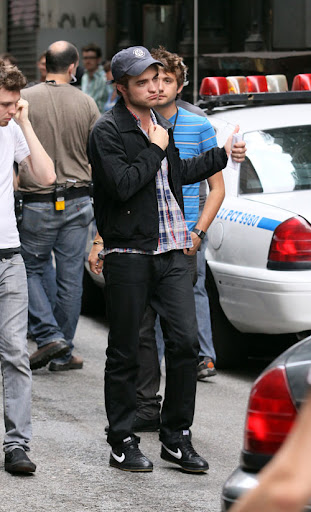 Robert Pattinson on the set of his new film 'Remember Me' shooting on location in Manhattan New York City, USA - 23.06.09 Mandatory Credit: JDH/WENN.com