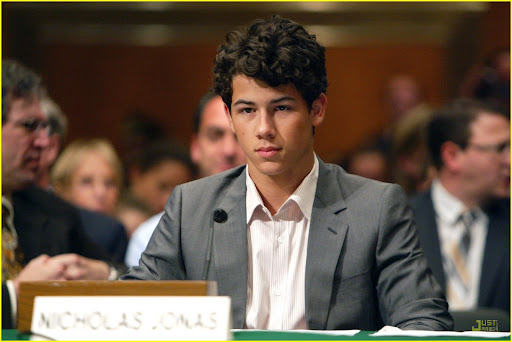 nick-jonas-debates-diabetes-01.jpg